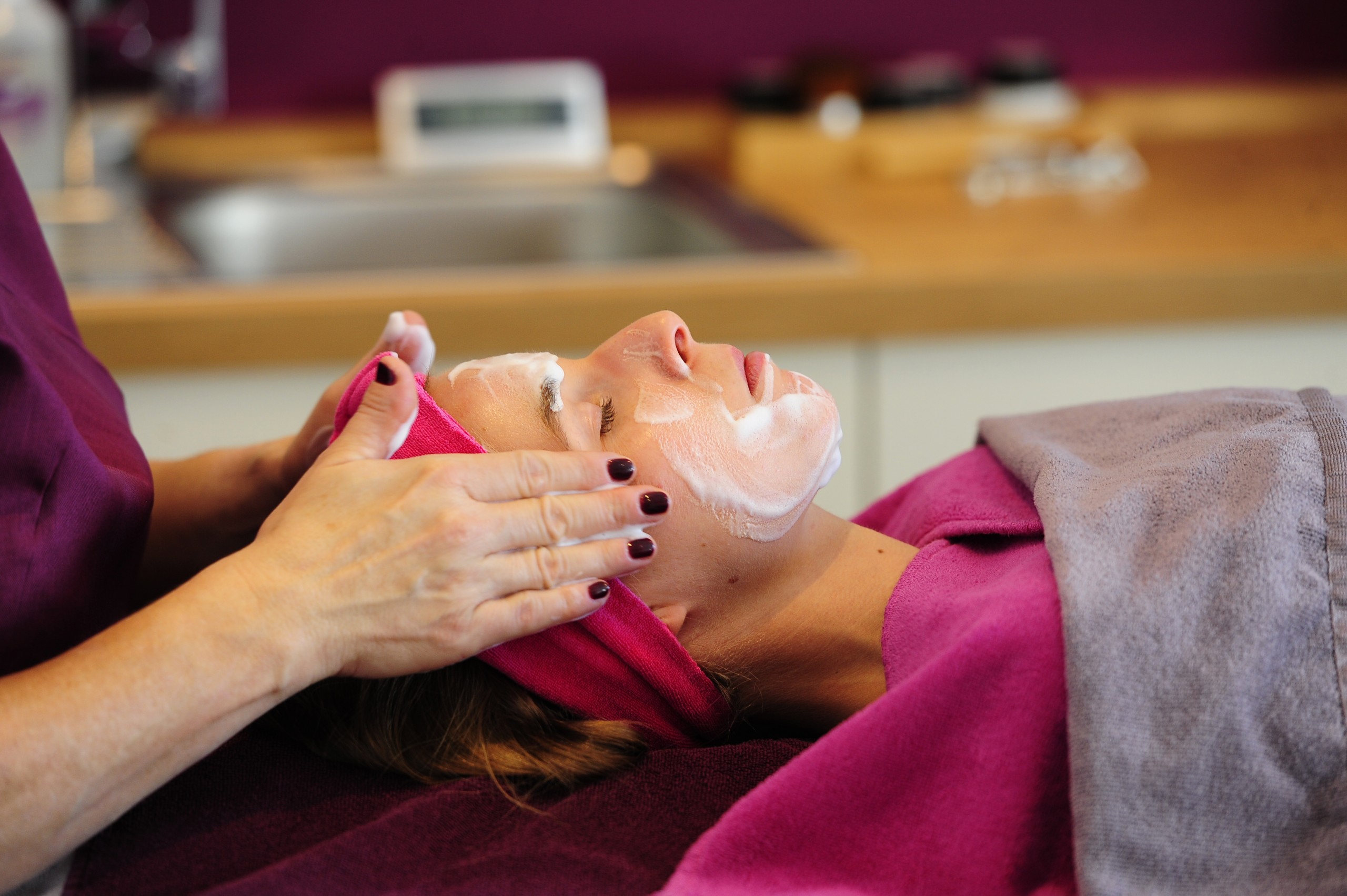 057 SKIN PEEL Fruchtsäure Behandlung